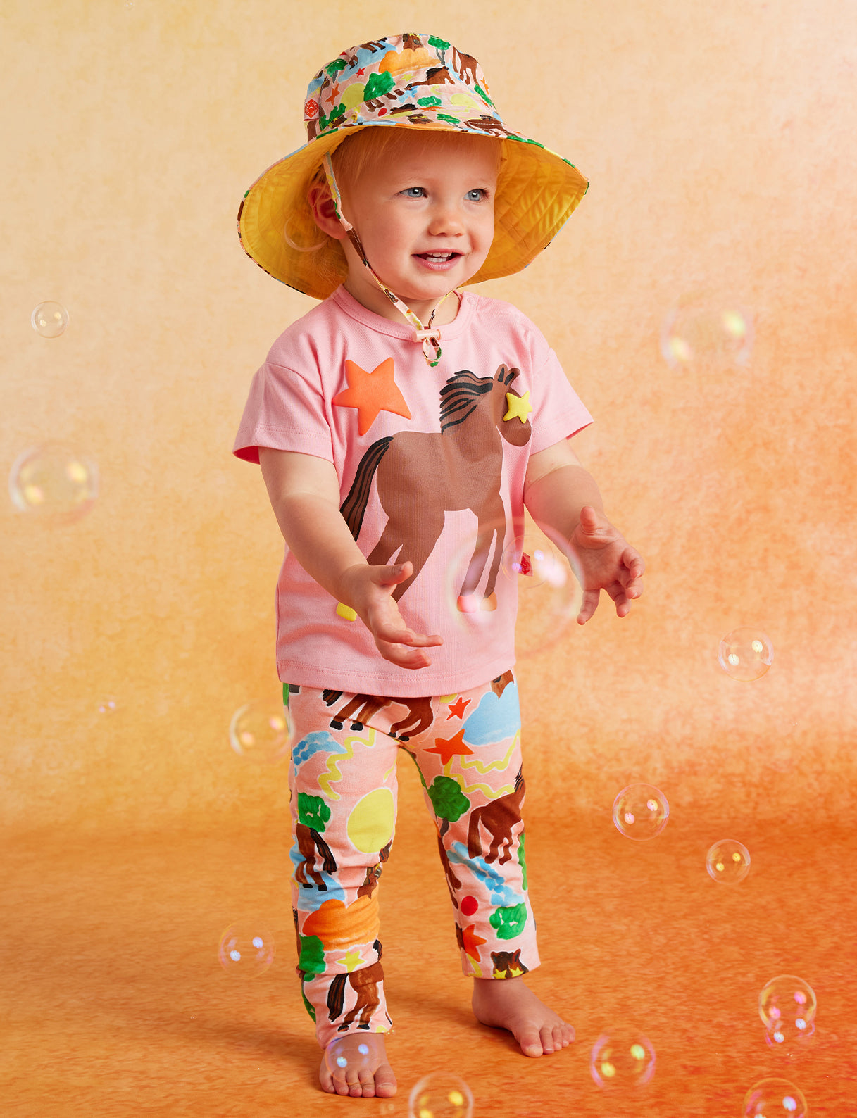 cotton-screen-tee-giddy-up-08_1_3104f076-2d0f-4325-b84b-83d8a997bbbb.jpg